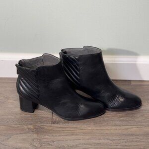 Adrienne Vittadini Size 6.5 Black Ankle Booties